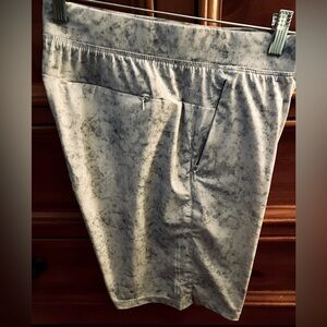 Kenneth Cole Lightweight Stretchy Hybrid Shorts